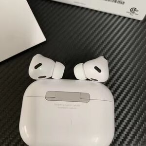 Apple White Earbuds with Charging Case